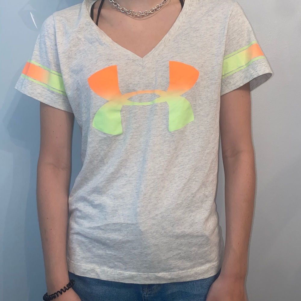 Under Armour women’s V neck (MEDUIM)